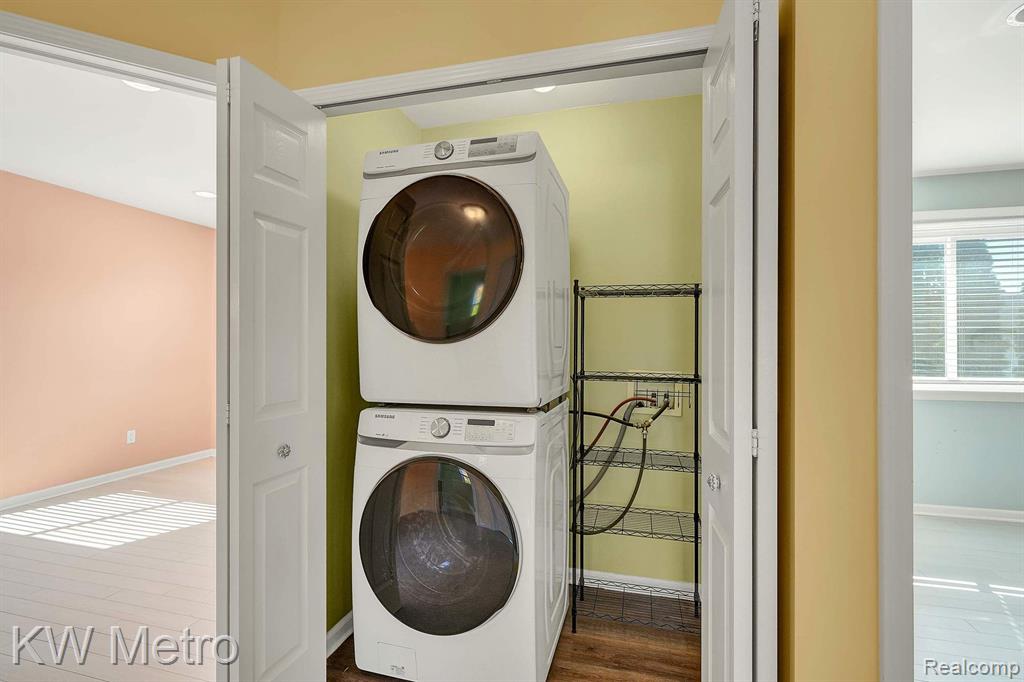 8590 BARRINGTON Drive, Ypsilanti, MI 48198 — Photo 32