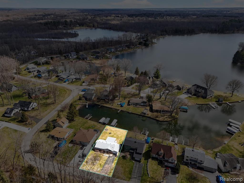 3318 Shawnee Trail, Pinckney, MI 48169 — front exterior