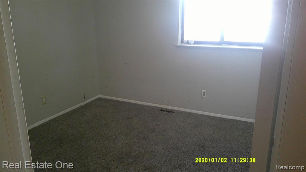 18949 Kenosha Street, Harper Woods, MI 48225 — Photo 9