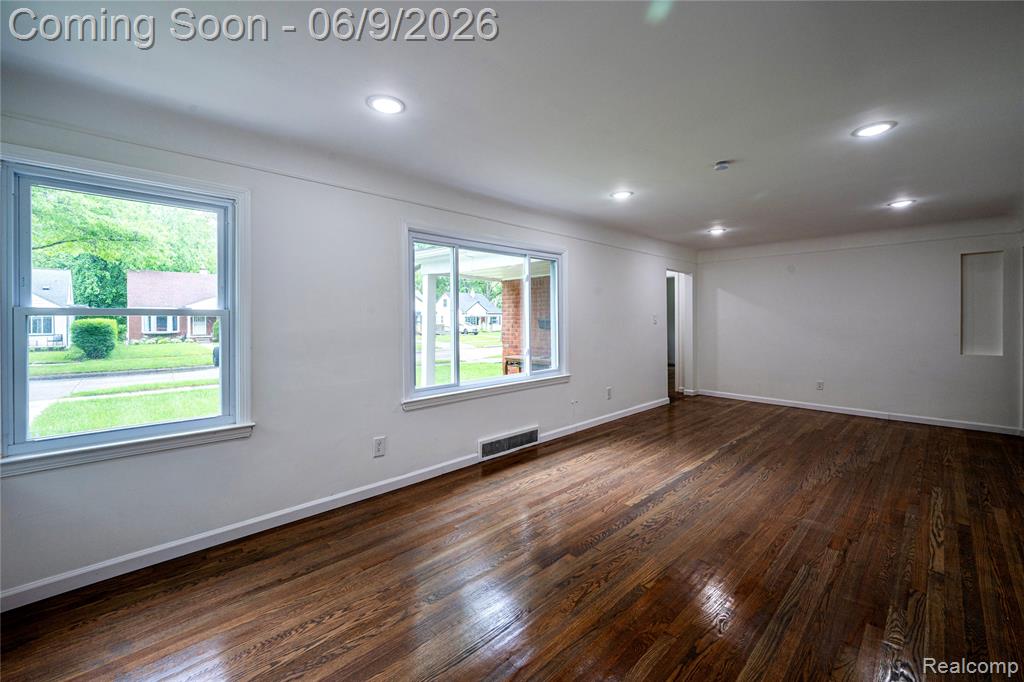 24221 Cloverlawn Street, Oak Park, MI 48237 — Photo 11
