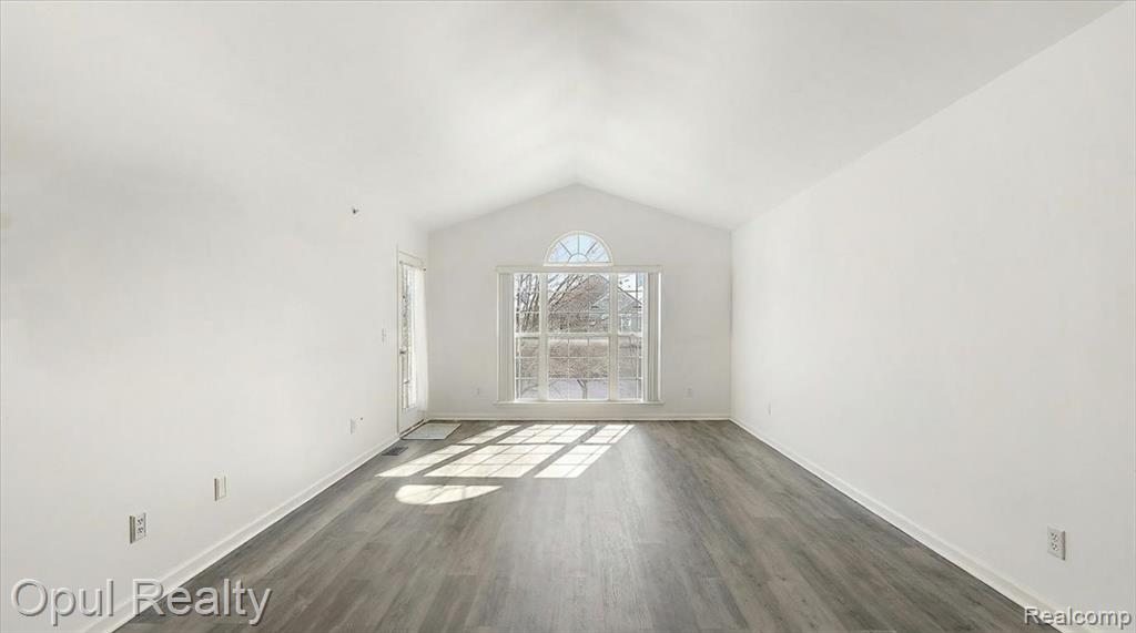 28263 Oakmonte Circle, New Hudson, MI 48165 — Photo 2