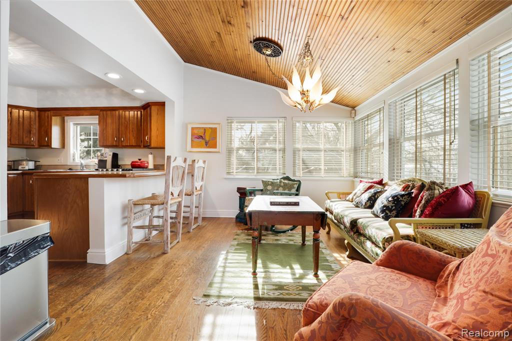 2052 S Dye Road, Flint, MI 48532 — Photo 12