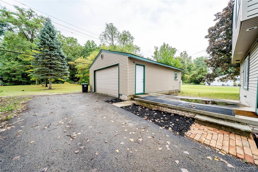 8853 Beech Daly Road, Taylor, MI 48180 — Photo 32