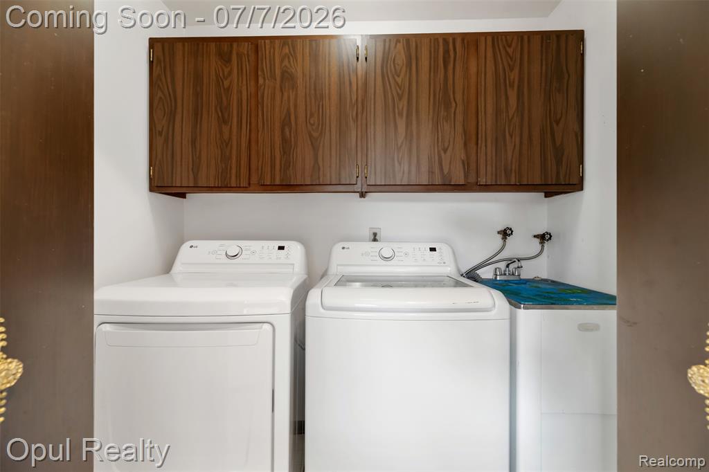 3961 Chablis Street, West Bloomfield, MI 48323 — Photo 23