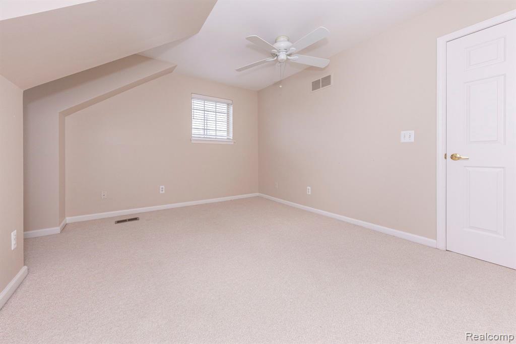 7246 Gateway Drive, West Bloomfield, MI — Photo 45