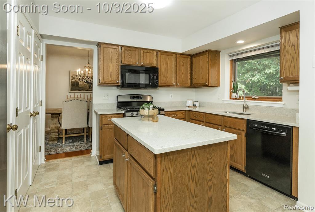 435 Thornridge Court, Rochester Hills, MI 48307 — Photo 13