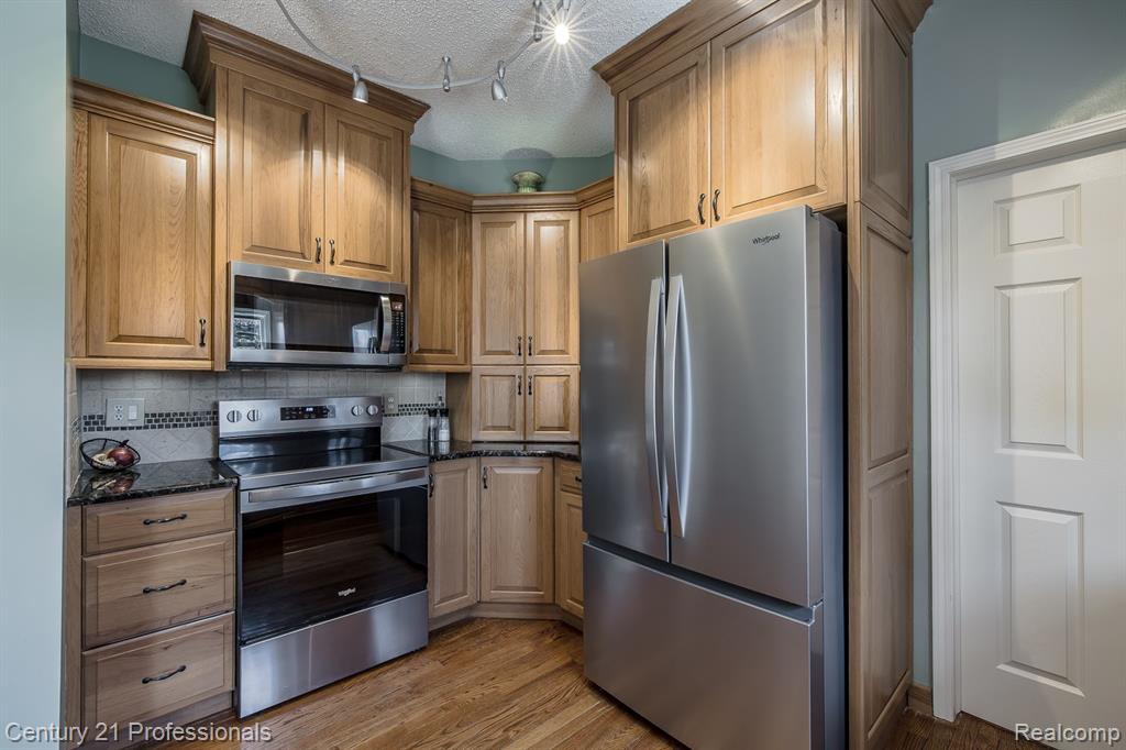 5492 E Alyssa Court, White Lake, MI 48383 — Photo 28