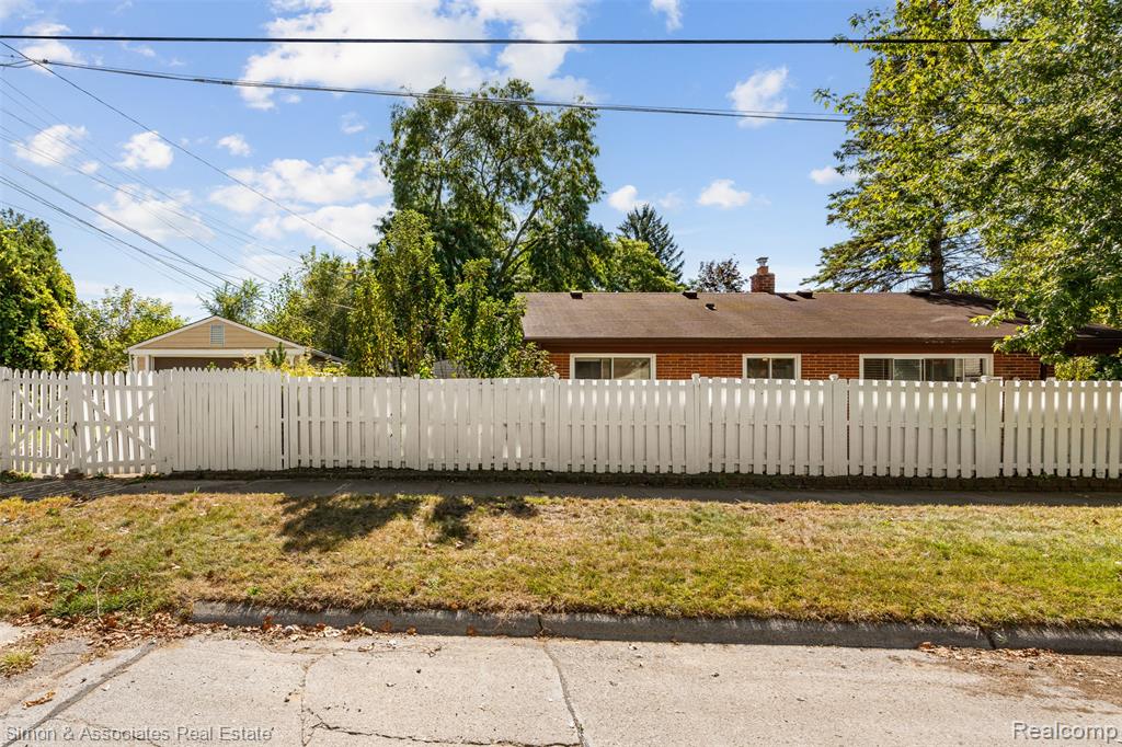 7568 Hazelton Street, Dearborn Heights, MI 48127 — Photo 22