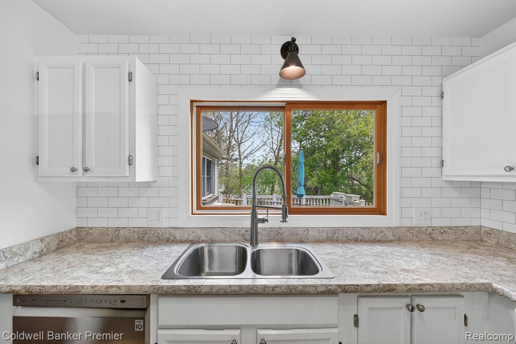 425 Arbor Pine Drive, Ortonville, MI 48462 — Photo 21