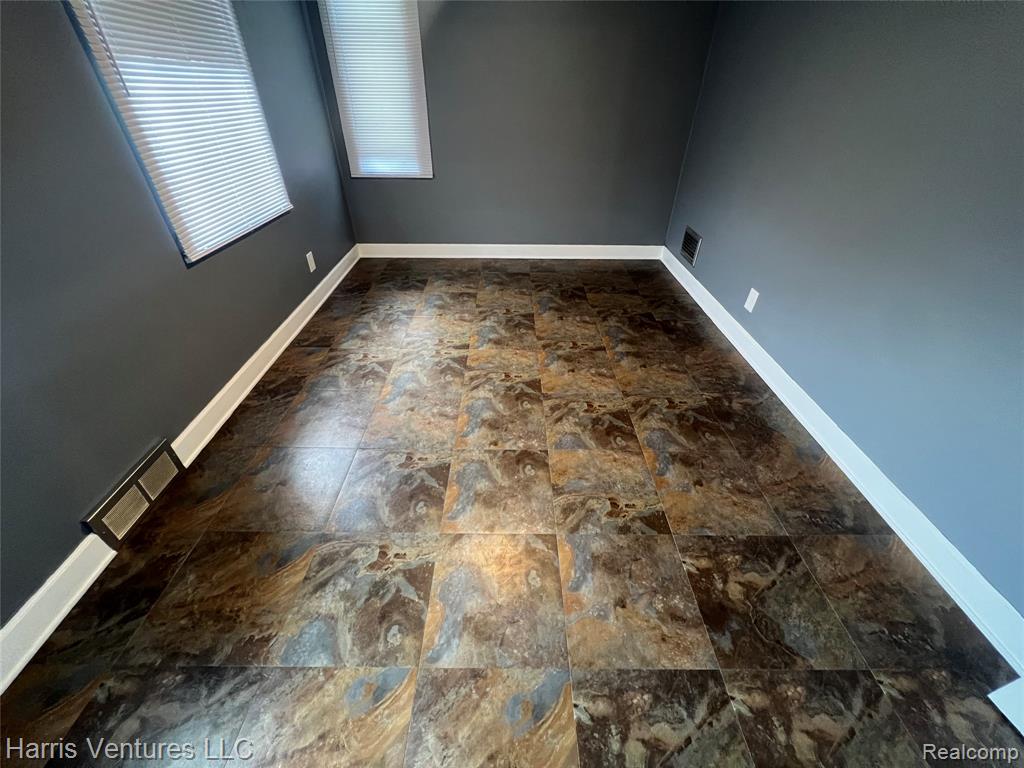 9527 E Outer Drive, Detroit, MI 48213 — Photo 30