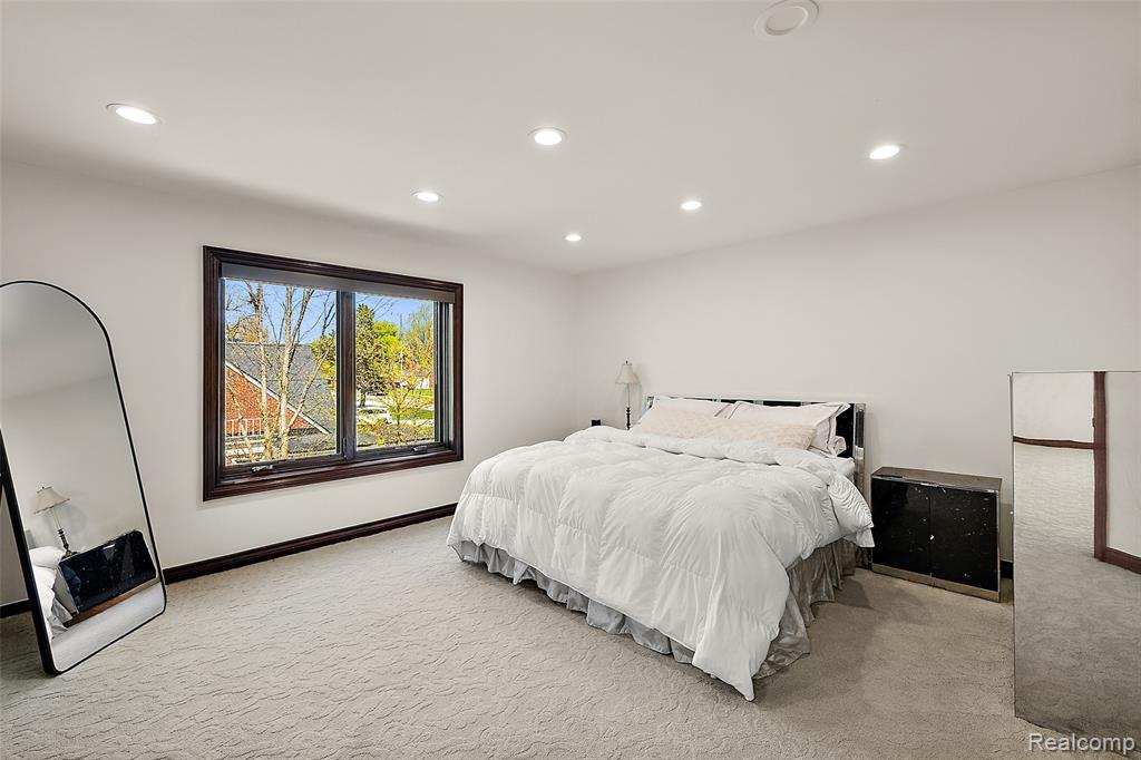 985 James K Boulevard, Pontiac, MI 48341 — Photo 25
