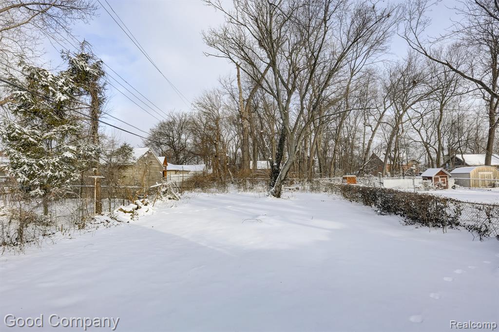 8460 Kenberton Drive, Oak Park, MI 48237 — Photo 44