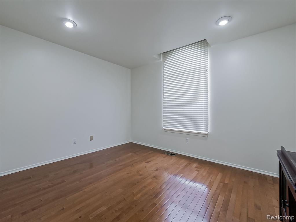 212 WINDING Brook, Commerce Twp, MI 48390 — Photo 12