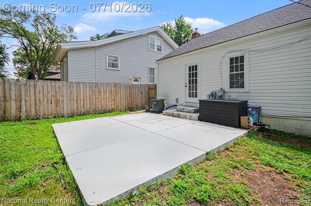 551 E Maplehurst Street, Ferndale, MI 48220 — Photo 16