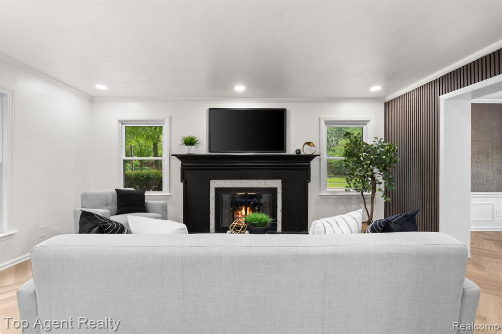 1894 Broadstone Road, Grosse Pointe Woods, MI 48236 — Photo 8