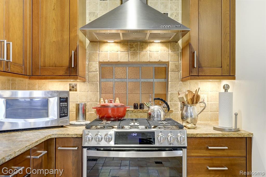 19 Oakdale Boulevard, Pleasant Ridge, MI — Photo 24