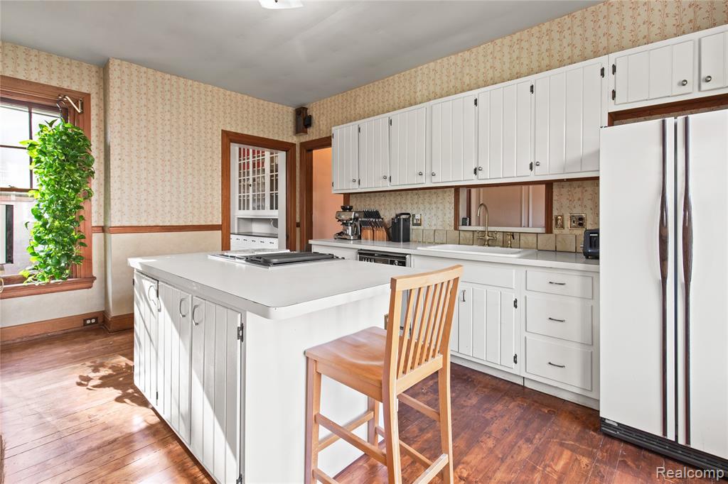 1450 Iroquois Street, Detroit, MI 48214 — Photo 24
