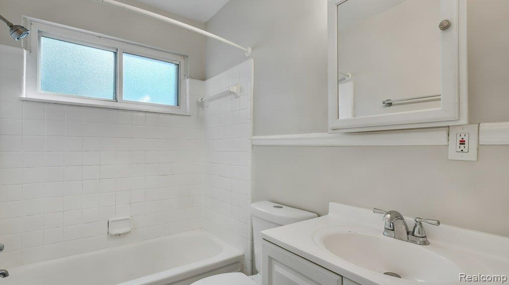 8725 Packard Avenue, Warren, MI 48089 — Photo 10