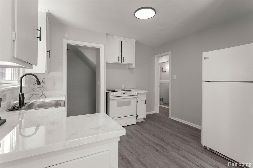 9131 WHITCOMB Street, Detroit, MI 48228 — Photo 17