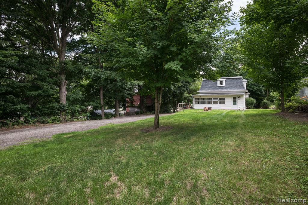 610 S CLINTON Street, Stockbridge, MI 49285 — Photo 23