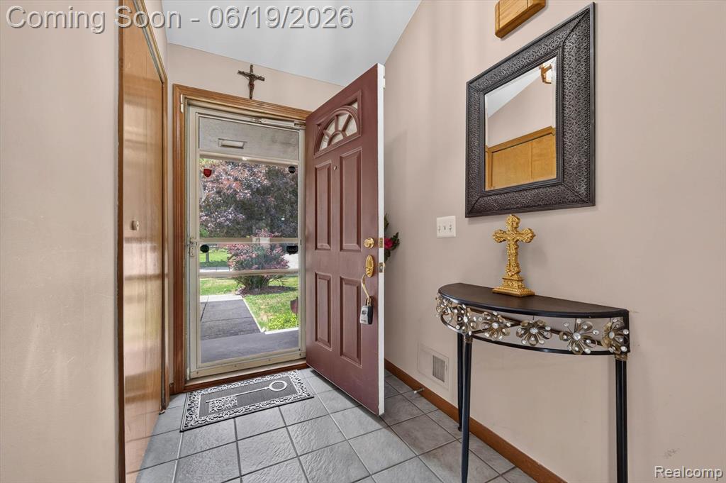 46362 Springhill Drive, Utica, MI 48317 — Photo 5