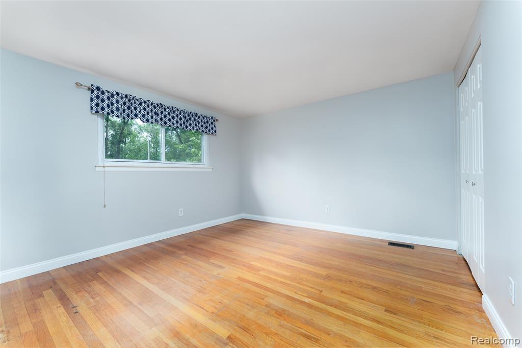 4276 Macqueen Drive, West Bloomfield, MI 48323 — Photo 24