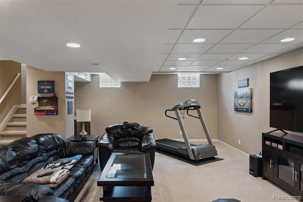 14109 Berryknoll Drive, Utica, MI 48315 — Photo 35