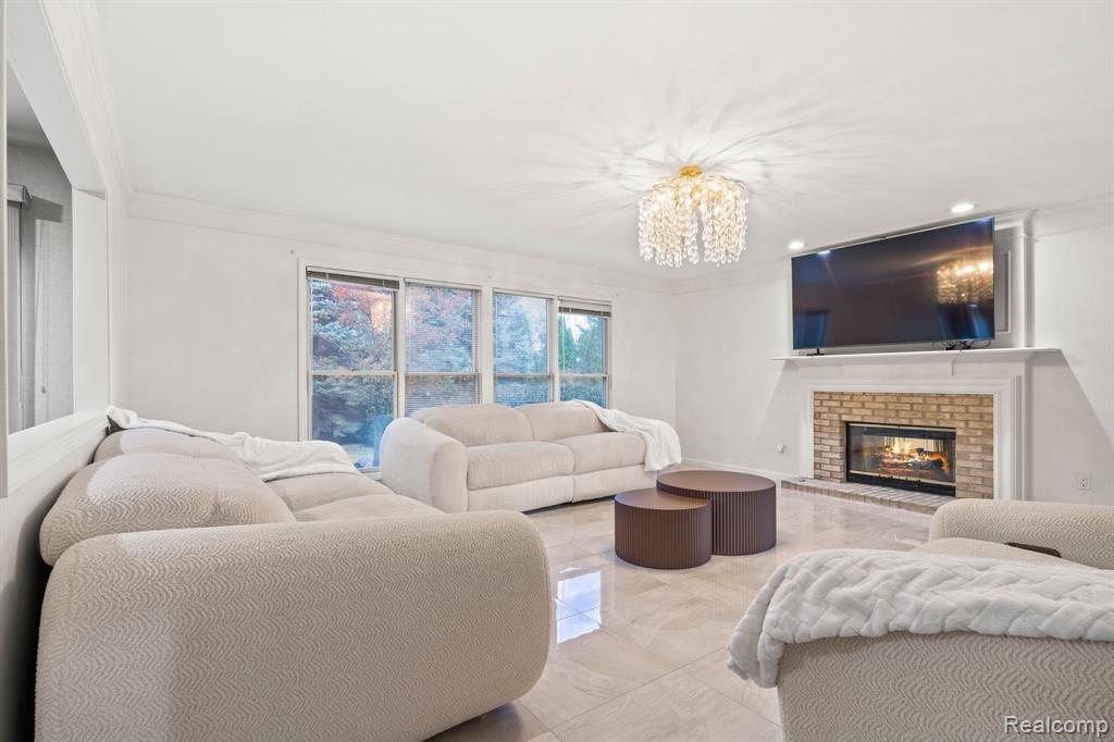 433 TORRINGTON Drive W, Canton, MI 48188 — Photo 5