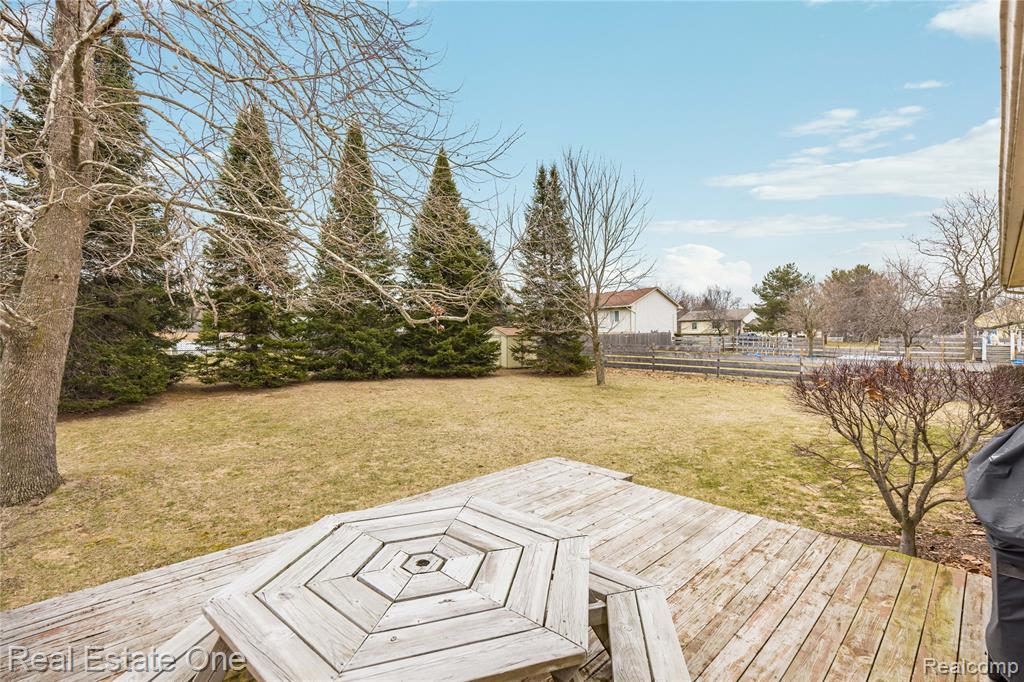 6335 Stonehearth Pass, Grand Blanc, MI 48439 — Photo 43