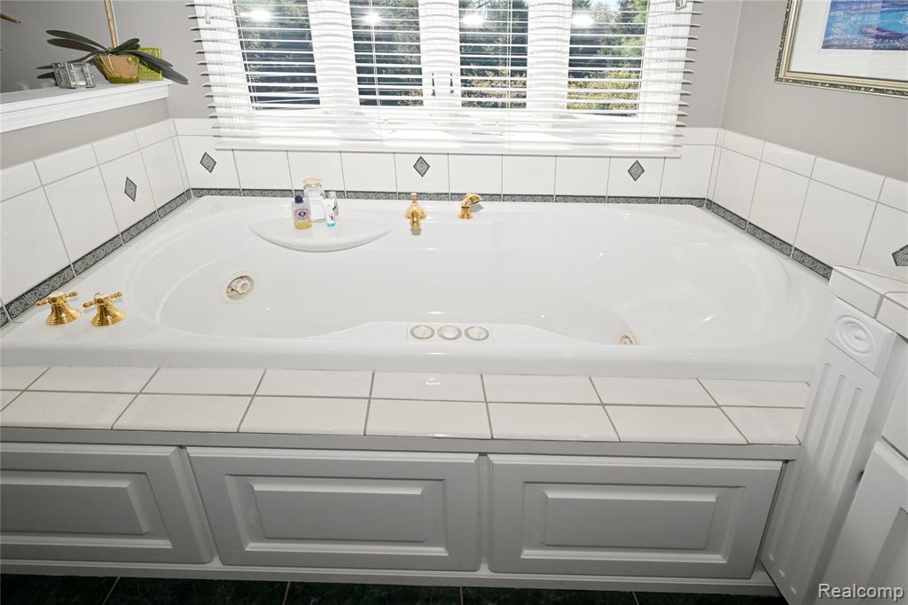 4655 Walnut Lake Road, Bloomfield Hills, MI 48301 — Photo 21