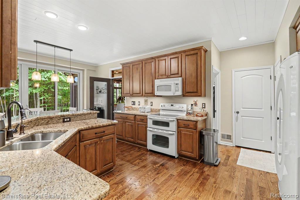 651 Wynstone Circle N, Oakland, MI — Photo 18