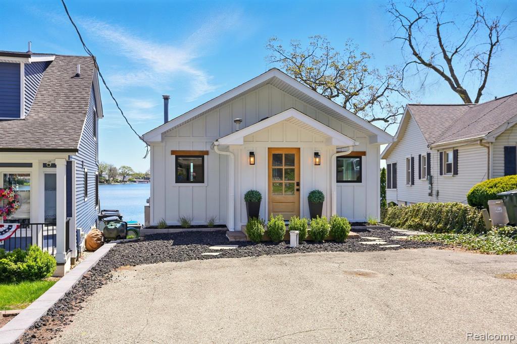807 PINE TREE Road W, Lake Orion, MI 48362 — Photo 28