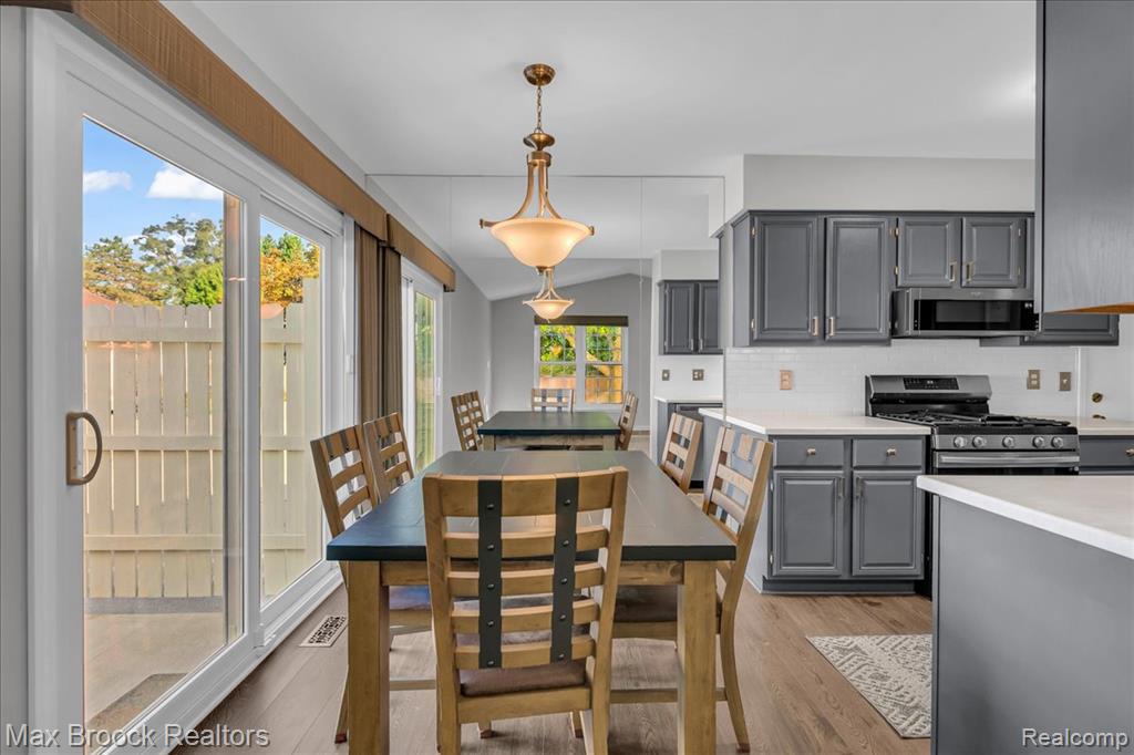 7617 Woodview Drive, Waterford, MI 48327 — Photo 10