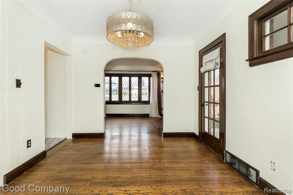 717 W 12 Mile Road, Royal Oak, MI 48073 — Photo 10