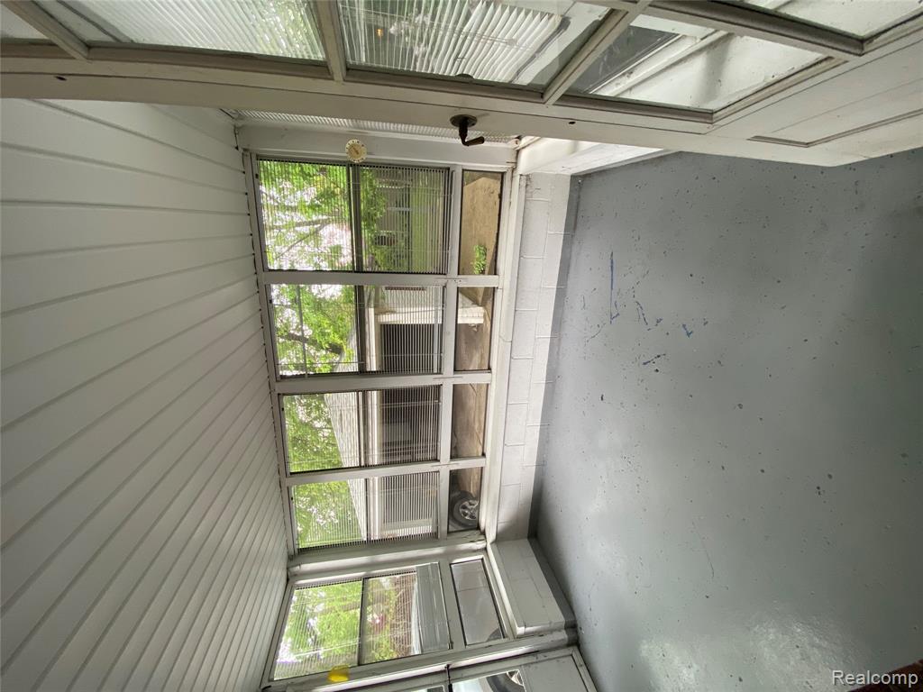 21114 Huntington Avenue, Harper Woods, MI 48225 — Photo 6