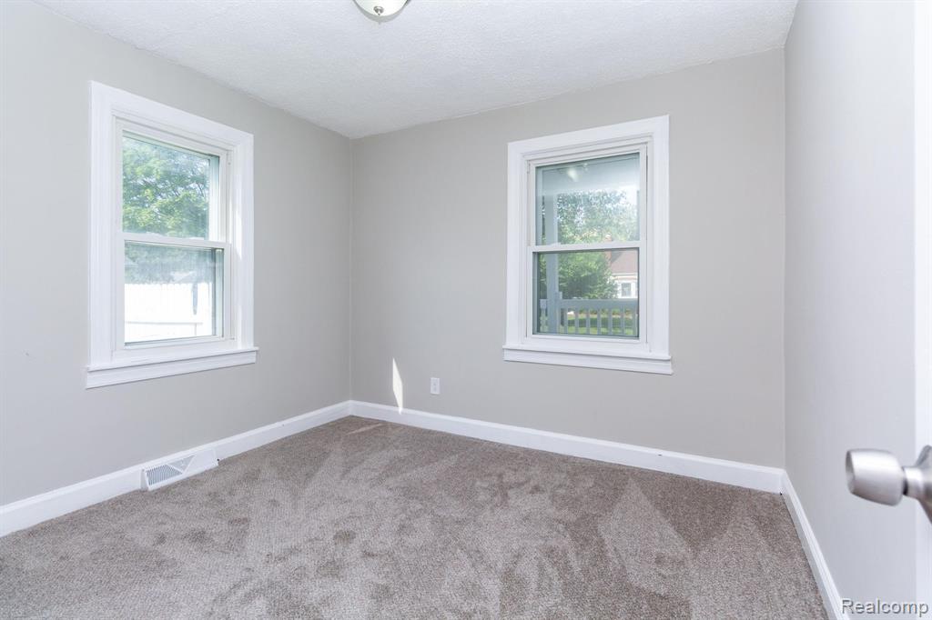 5961 McGuire Street, Taylor, MI 48180 — Photo 11