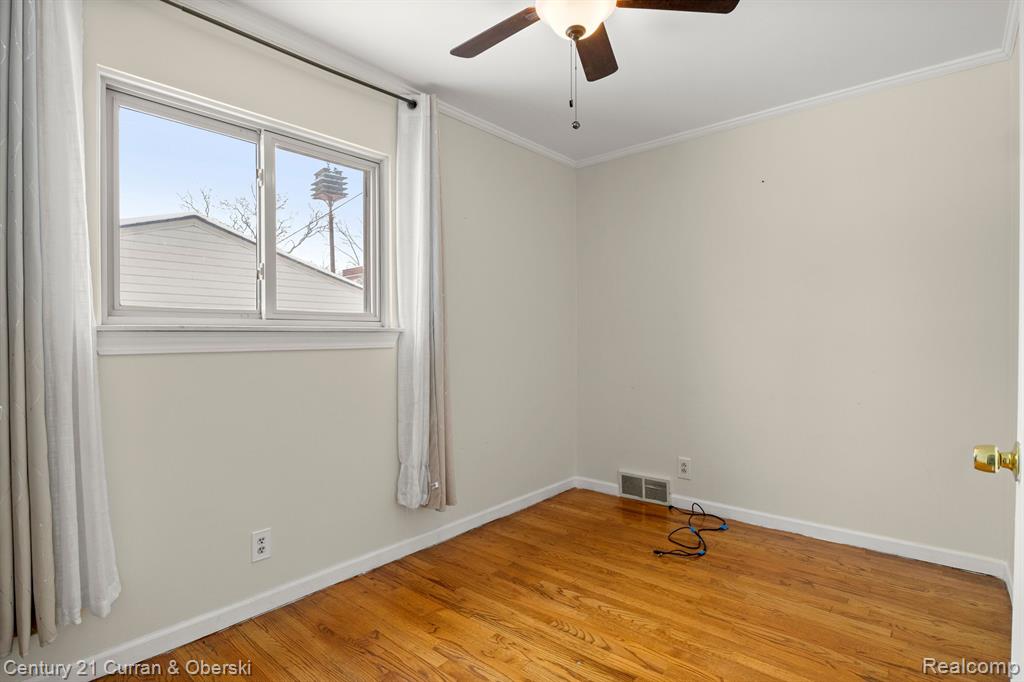 8054 ROBINDALE Avenue, Dearborn Heights, MI 48127 — Photo 17
