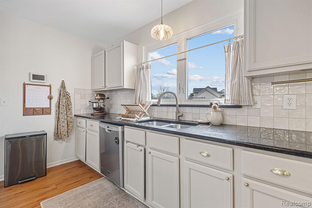 4051 SARAH ANN Drive, Canton, MI 48188 — Photo 15
