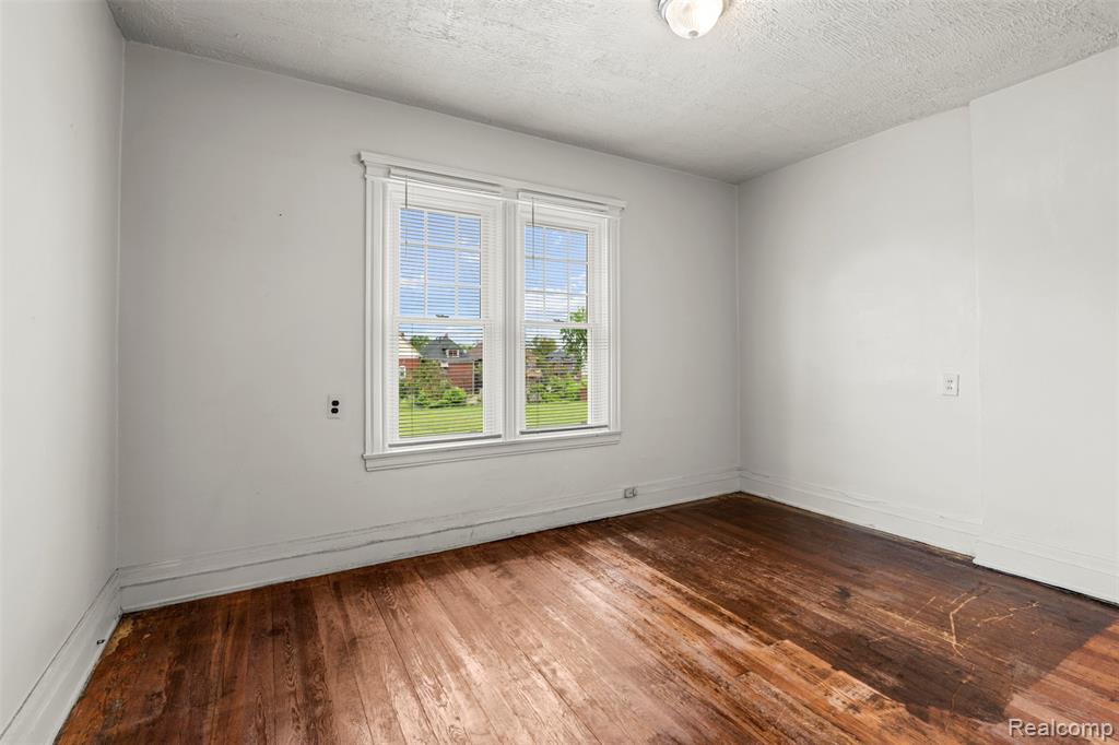 1649 HURLBUT Street, Detroit, MI 48214 — Photo 21