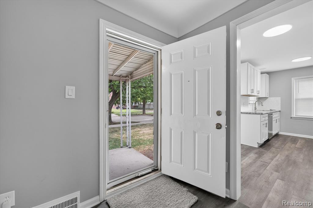11548 Cardwell Street, Livonia, MI 48150 — Photo 3