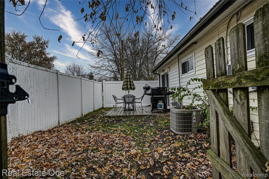 1592 Mollie Street, Ypsilanti, MI 48198 — Photo 32