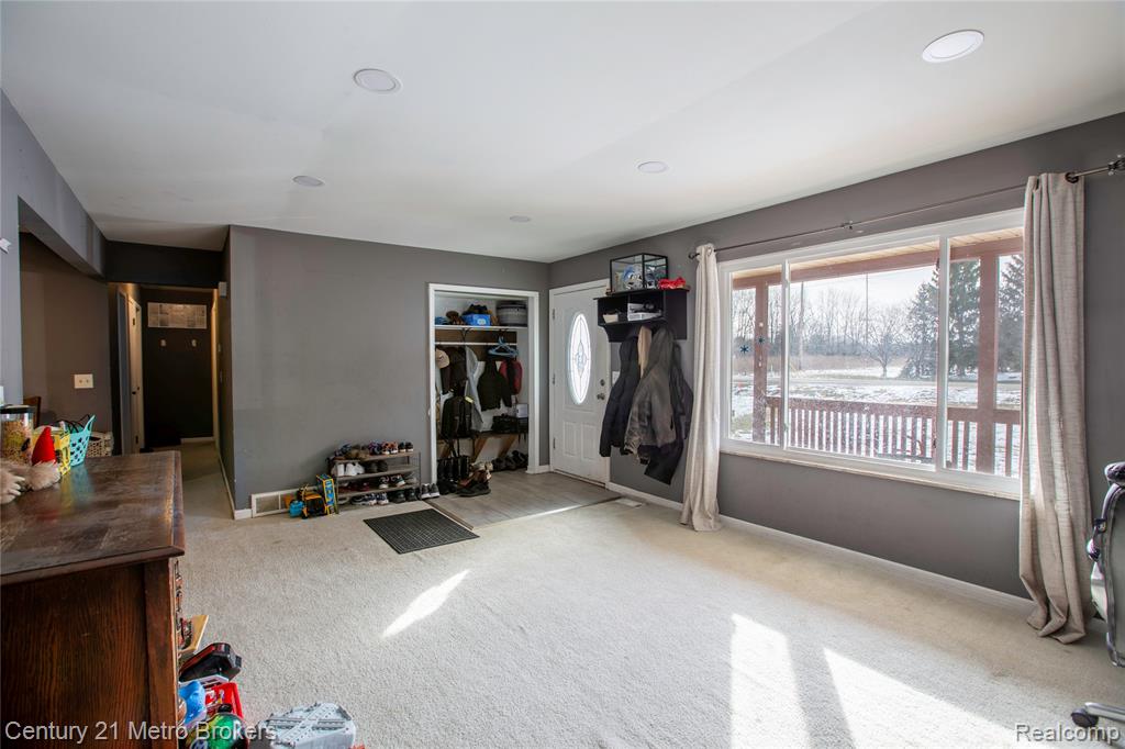 6101 Belsay Road, Grand Blanc, MI 48439 — Photo 2