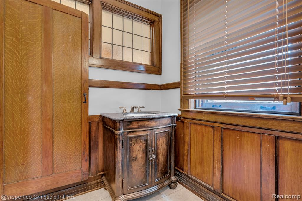 610 Chicago Boulevard, Detroit, MI 48202 — Photo 49