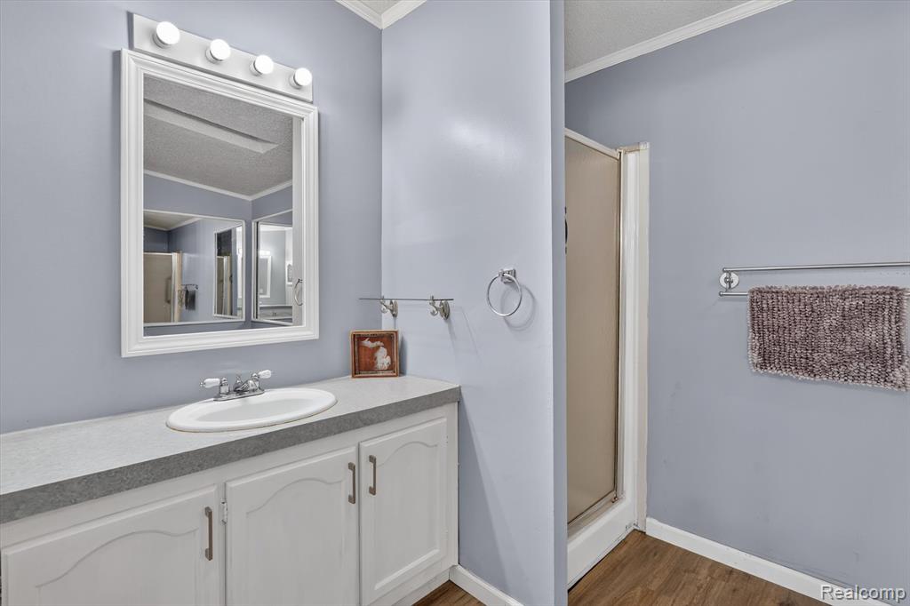11595 Clearwater Drive, Fenton, MI 48430 — Photo 33
