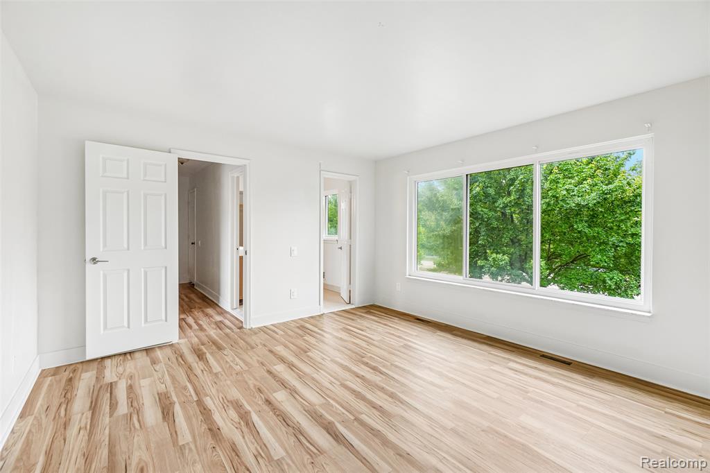 42136 Lochmoor Street, Clinton Twp, MI 48038 — Photo 15