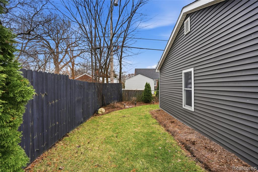 373 Hillcrest Avenue, Grosse Pointe Farms, MI 48236 — Photo 49