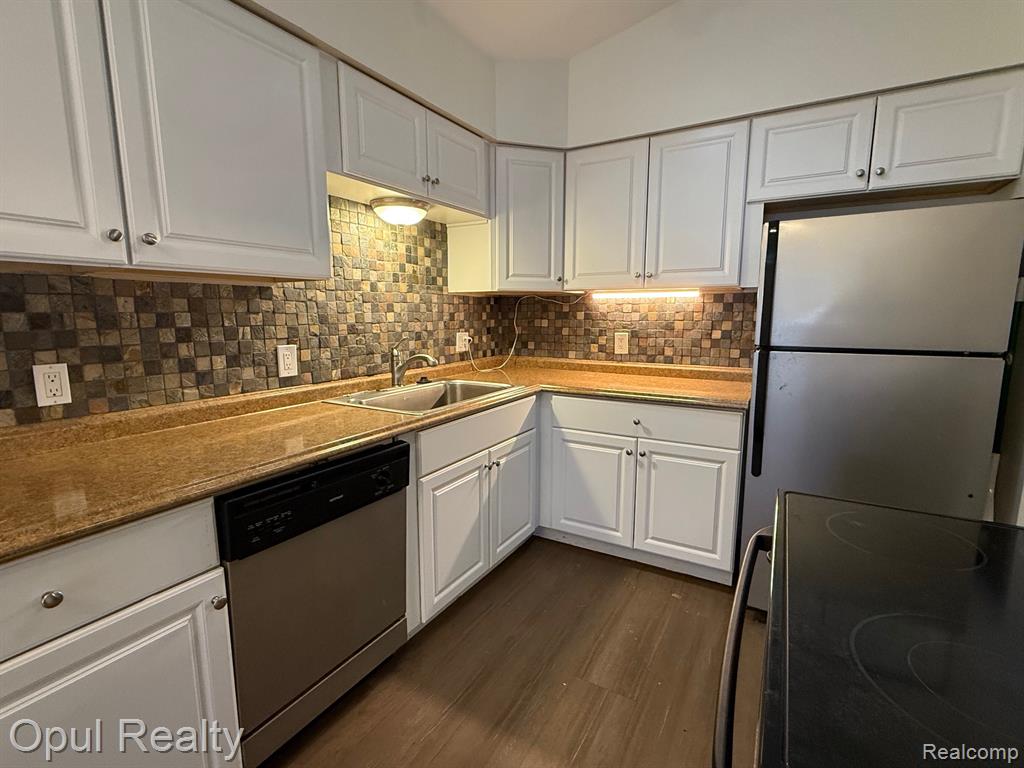 24252 Bashian Drive, Novi, MI — Photo 4