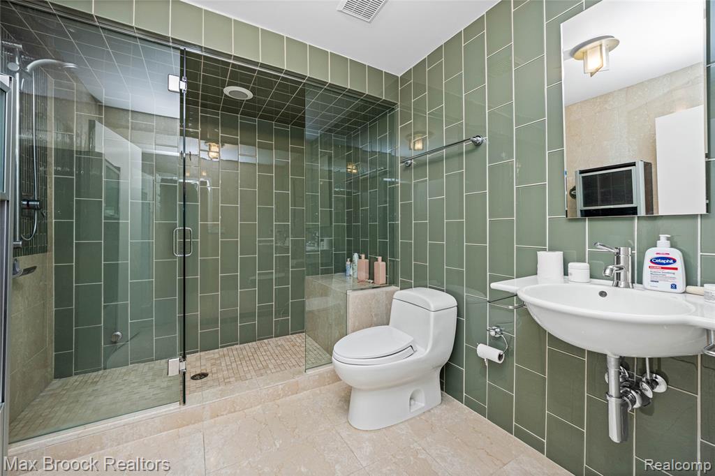 7102 Alta Vista Drive, West Bloomfield, MI — Photo 54