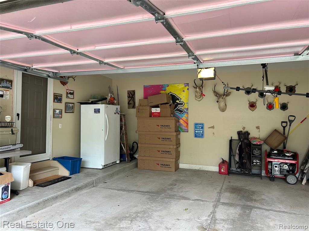 748 KNOLLS LANDING Drive, Milford, MI 48381 — Photo 18