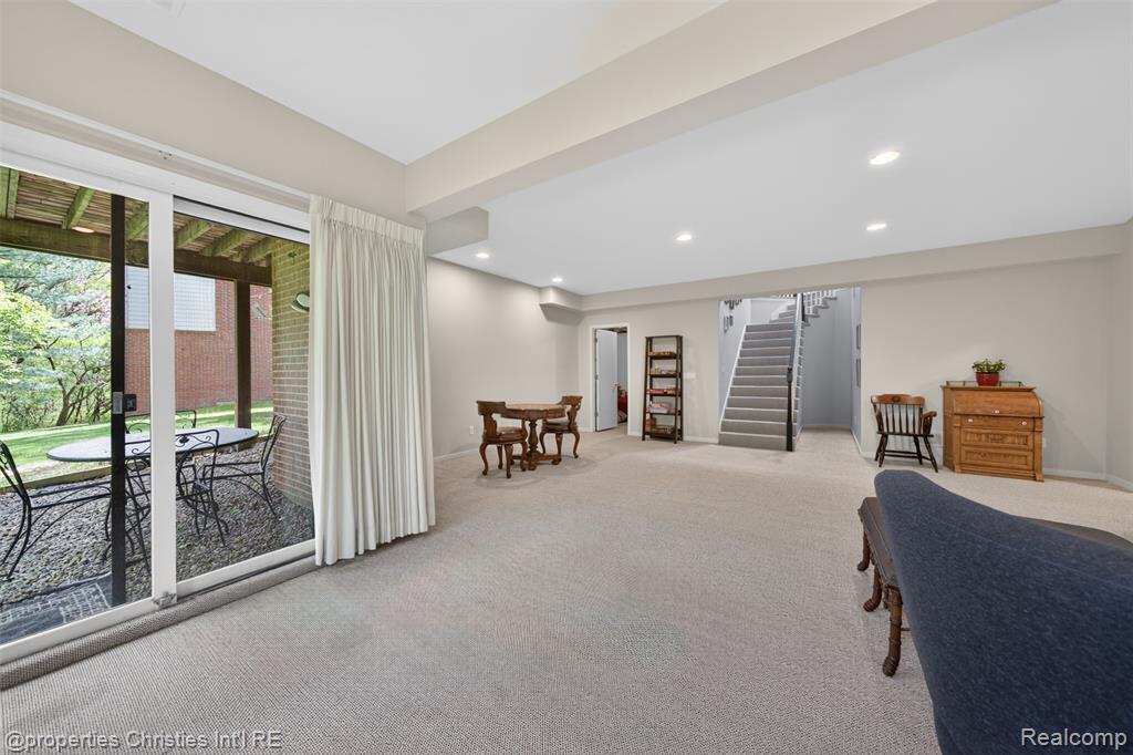 6390 Country Shire Lane, West Bloomfield, MI 48323 — Photo 34